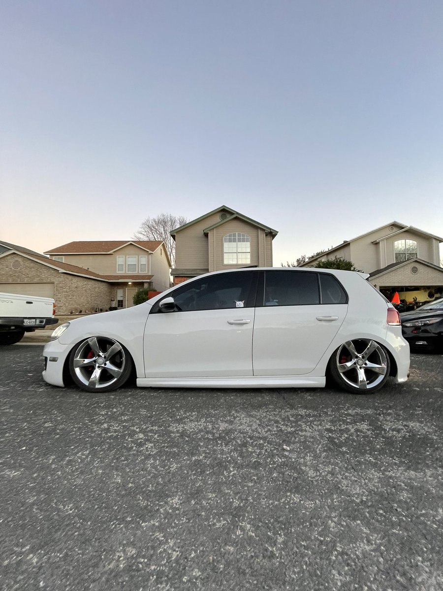 ryanmikeanton's tweet photo. I love my rear end 😭 https://t.co/2RqfDTY12U