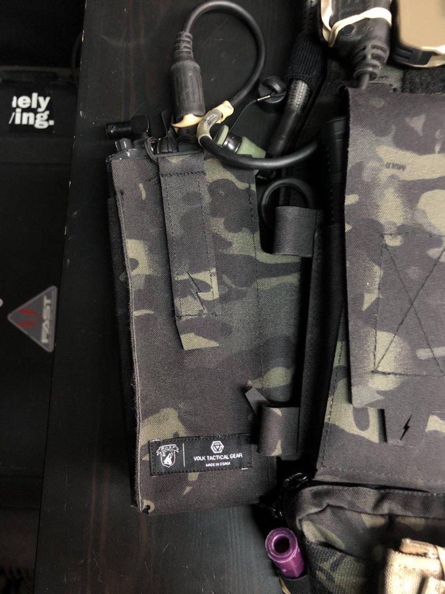 VTG1975's tweet photo. 【VPCのラジオポーチ⚡️】
PRC-152も入るサイズなのでだいたいいけます🙆🏼♂️
https://t.co/mvY78e35rE
ロングマガジンやハンドガンにも👍🏻
左右セットの商品です。
#volktacticalgear #VPCG1 https://t.co/DBRzzk1jIa