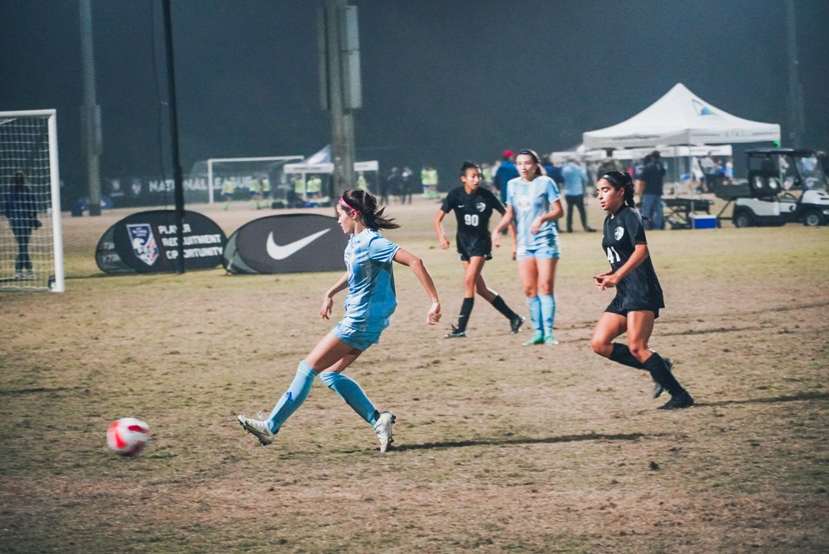 18U Girls: Exciting matchup between two top teams in Group B! <a href="/GalaxySCIL/">Galaxy Soccer Club</a> vs <a href="/DKSC_official/">D'Feeters Kicks Soccer Club</a> ends 2-2. #EarnYourPlace