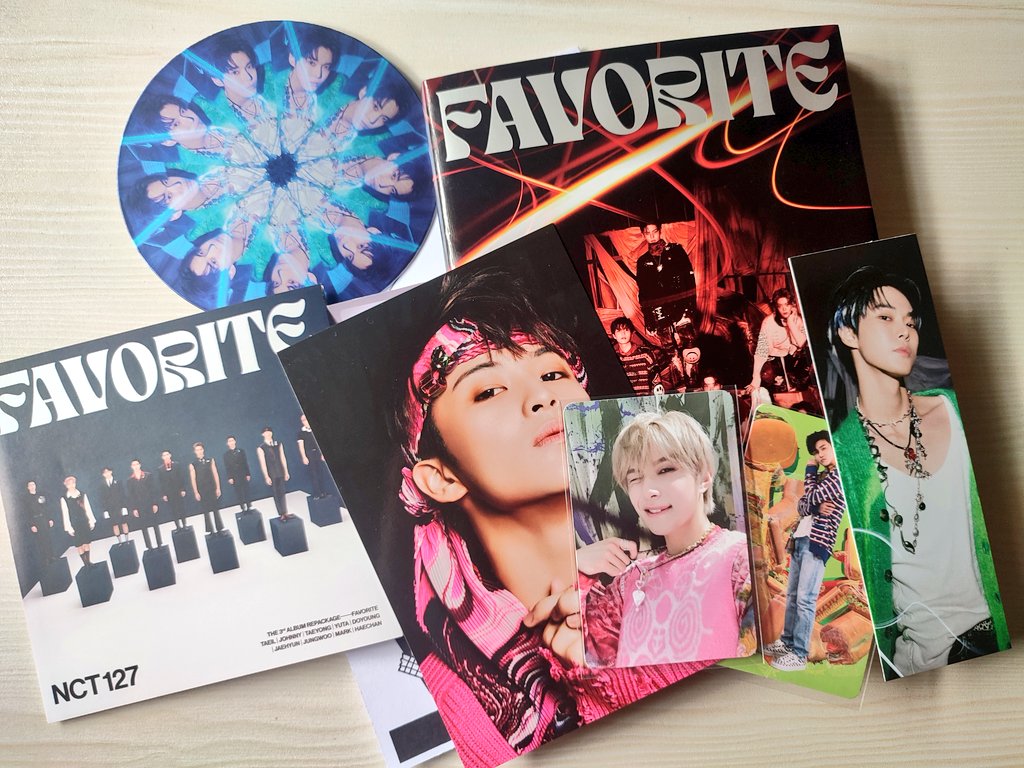 mahaesolace's tweet photo. πβ‘ #solacemails
my favorite album got here safely and omg my pulls ππ€ thank you so much for the very hassle free transaction as well as the free official pc !! @nanascartph #THANKYOUNNC https://t.co/gdgtqrmq1T