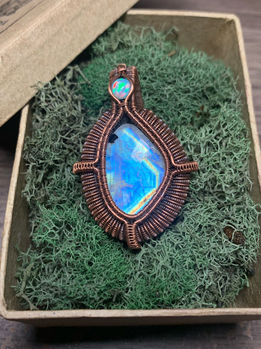 mcnamara_bri's tweet photo. ✨✨✨GIVEAWAY✨✨✨

Rainbow moonstone &amp; Ethiopian opal pendant wrapped with oxidized copper! (valued at $105)

RULES:
-retweet &amp; follow me
-tag a friend if you’d like

That’s it! Giveaway ends when I hit 4K followers😋 good luck!! https://t.co/ObgXwGGhZQ