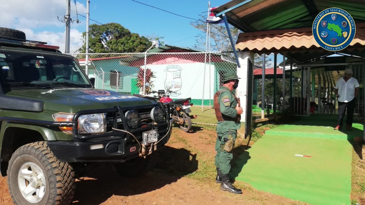 seguridadcrc's tweet photo. #FronteraNorteCR🇨🇷 #LosChiles 
A lo largo de todo este cantón fronterizo, los oficiales de la Policía de #FronterasCR estuvieron presentes. Ellos colaboraron para que este proceso electoral transcurriera en paz y con mucha tranquilidad.
#EleccionesCR
#SomosUnaSolaFuerza https://t.co/PO6LKtcpNC