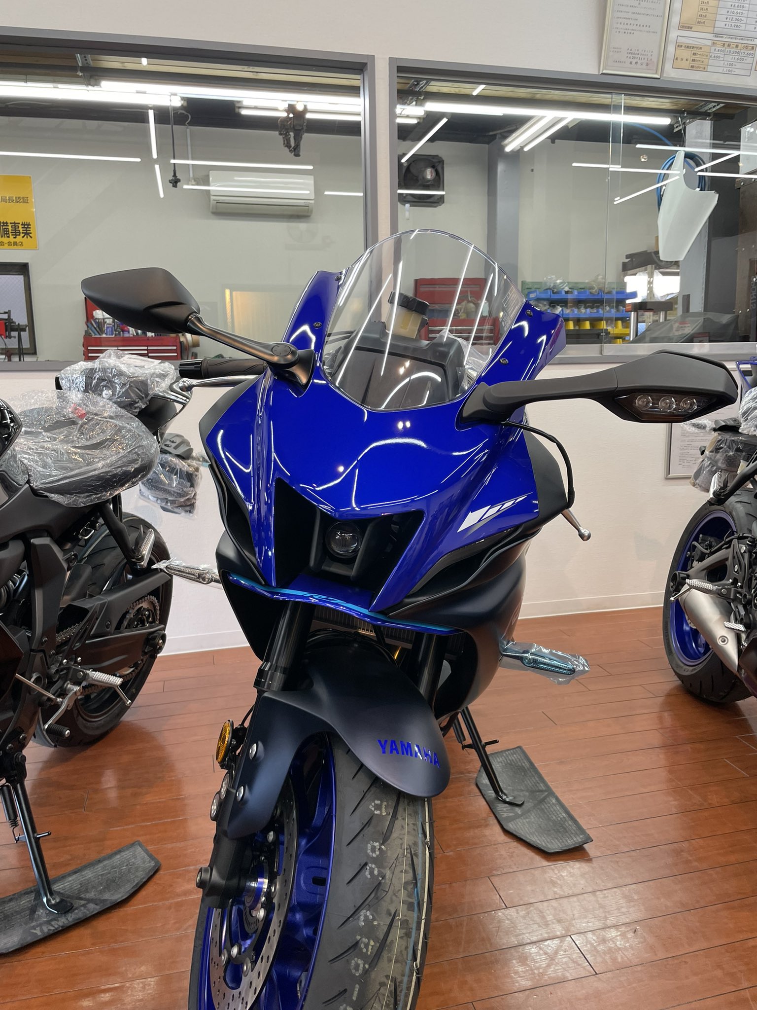 YZF-R6 純正 右 ウィンカーミラー- YZF-R6 純正 右 ウィンカーミラー-