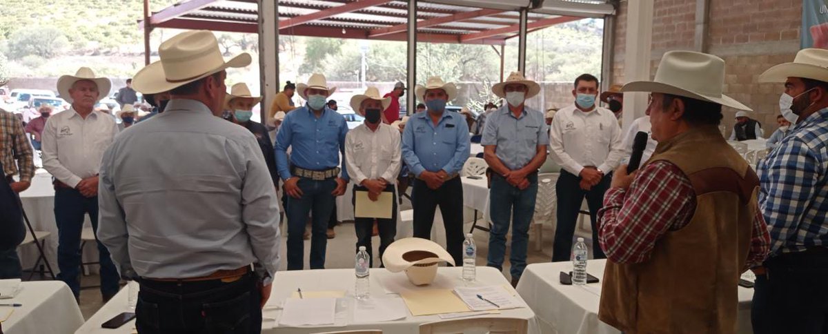 salvarezmor's tweet photo. Este día acompañé a Juan Pablo Franco, Presidente de la UGR de Aguascalientes, en la Asamblea de la AGL de Calvillo, en la que fue ratificado Sergio Pasillas como Presidente de la misma @CNOG_MX  @AMLAC_Mexico @gremiolechero https://t.co/FosGfPYU66