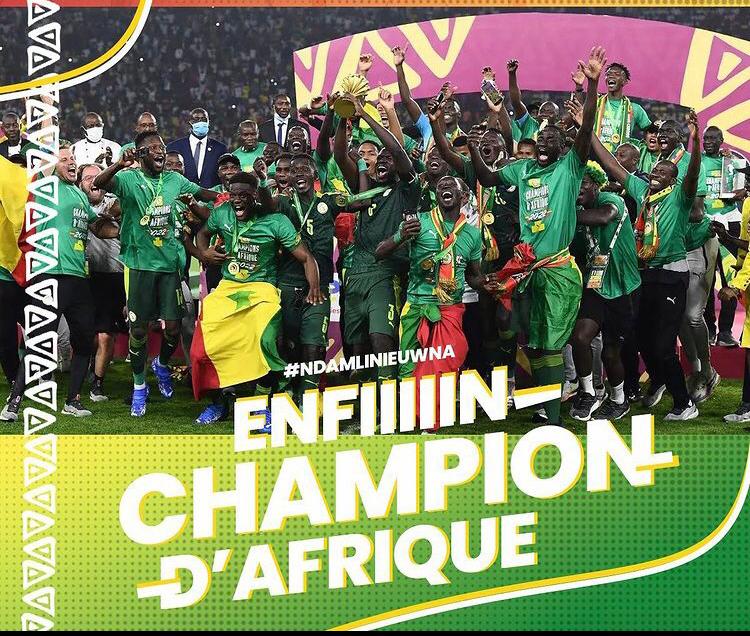 Momoh202's tweet photo. Yallah buy defar dey melni kuy yakkeuh fii lagnu yobbu ba TAB ndeketeih yoo pr lii lh😭❤🕺fier de vous🇸🇳🙏🏿
#championdafrique 🇸🇳❤
#CAN2021 https://t.co/j4ca5mI8S6