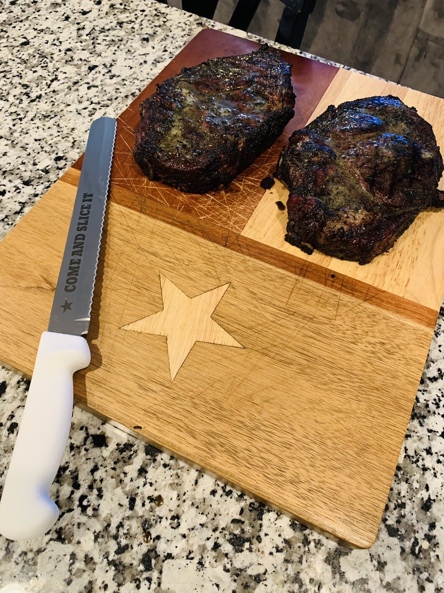FFMeatSweats's tweet photo. Sunday steak night! @HEB prime ribeyes seasoned with @carnivorerub black, indirect and seared on @pkgrills. Get yourself a @MEATERmade thermometer. #FFBBQ #FFMeat #PKGrills #HardCoreBlack #Meatsweats #ATX https://t.co/NL3DqzgEEn