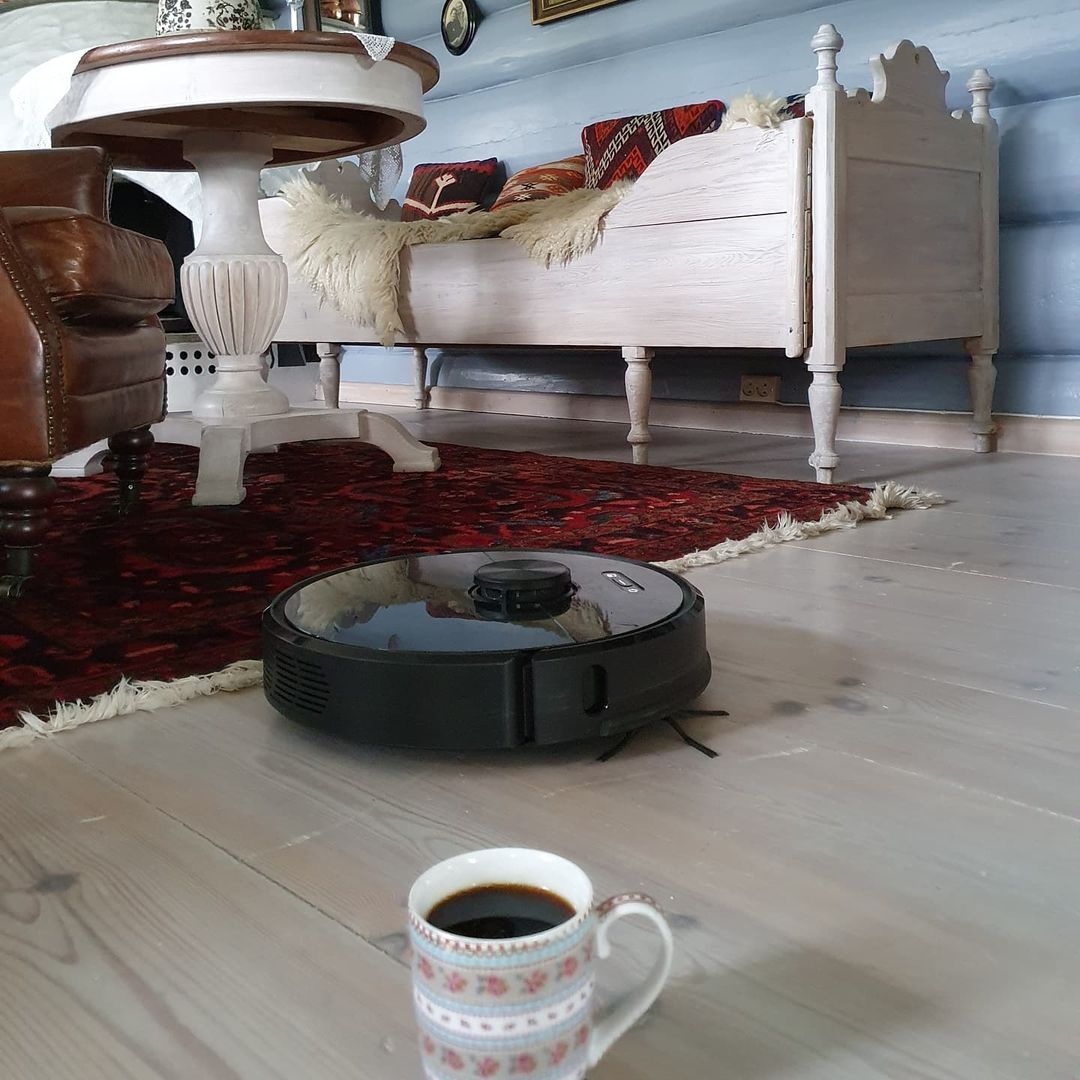 roborockaus's tweet image. &quot;Nice to have a coffee break while Roborock is vacuuming.&quot;

Nothing is more soothing than a clean space while sipping some coffee. @solvis_instamat sure knows how to spend her break!

Grab some special offers from our Valentine Sale💕. Shop now!  #roborock #RoborockS6MaxV #S6MaxV