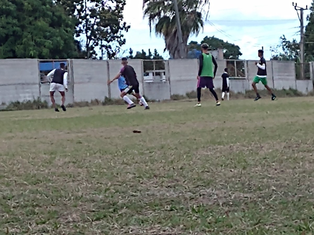 FCRayoDeSantaC's tweet photo. Nuestro primer partido de pretemporada, en vísperas del nuevo torneo de la Copa de Santa Clara. Dividimos puntos con un resultado de 2@2 pero con muy buenas sensaciones. https://t.co/HXYkOFGuPZ