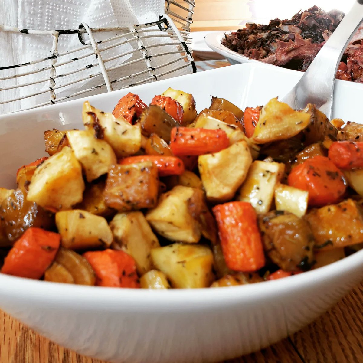 soulfoodscholar's tweet photo. Had my first roast #goose ever with a #wildrice and #fig #pilaf, #rootvegetables cooked in #goosefat, pillowy #mashedpotatoes and #gravy, and #cherrypie from The Village Pie Maker in #Omaha, #Nebraska. https://t.co/pUyjuf8d7K