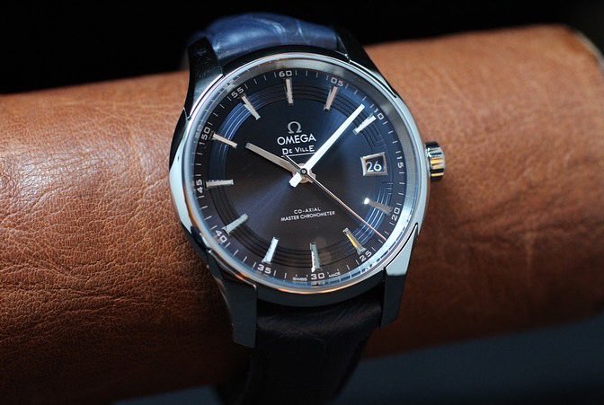 TANAKA_WATCH's tweet photo. 人気モデルが生産終了!
このモデルがラスト1本です。
【オメガ】デ・ヴィル アワーヴィジョン マスタークロノメーター 41mm
433.33.41.21.03.001
#tanaka久屋大通店
#名古屋
#腕時計
#omega
#DEVILLE
#HOURVISION https://t.co/Sqq6Tn9Rdn