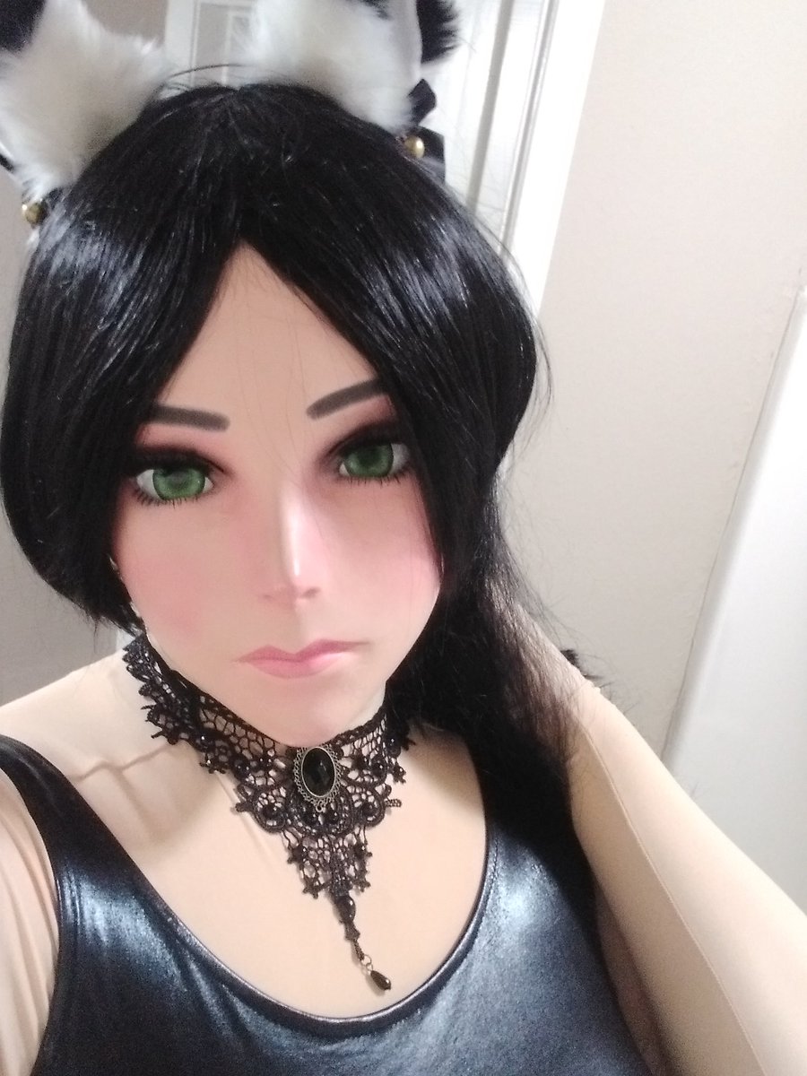 VashKora's tweet photo. I had a friend ask me to cam tonight. Felt kind of cute so I snapped a few pictures for Twitter. https://t.co/QYo5D3mJ04