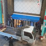 とある眼鏡店、向かいに何屋が入るのか気になっていると予想外の店が!