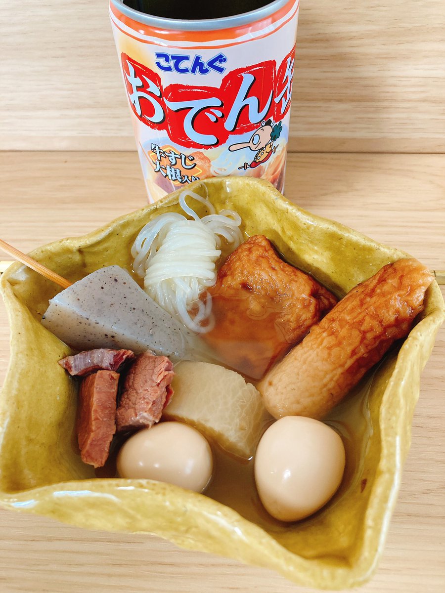 もうすぐランチタイム♪秋葉原で有名なおでん缶でも食べようか♪自販機