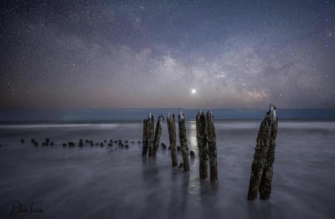 DanteFratto's tweet photo. It's been a long time since I've been shooting under the stars. It was great to get back out. 19 degrees and no wind were perfect conditions for February at the Jersey Shore.
#milkyway https://t.co/32dwmacYyy