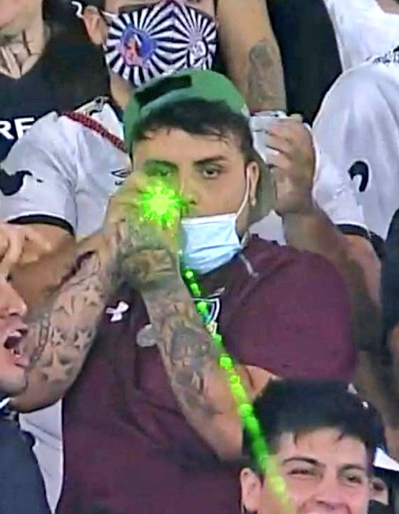 Por weones como esté estamos donde estamos, Hincha acerrimo es una cosa, sacos de weas otra