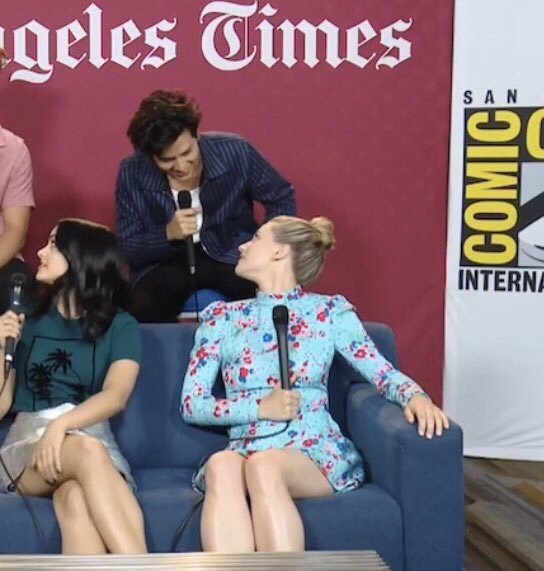 colexnub's tweet photo. too cute a look.

#Riverdale #colesprouse #lillreinhart #sprousehart #bughead https://t.co/OyWuI6RYvj