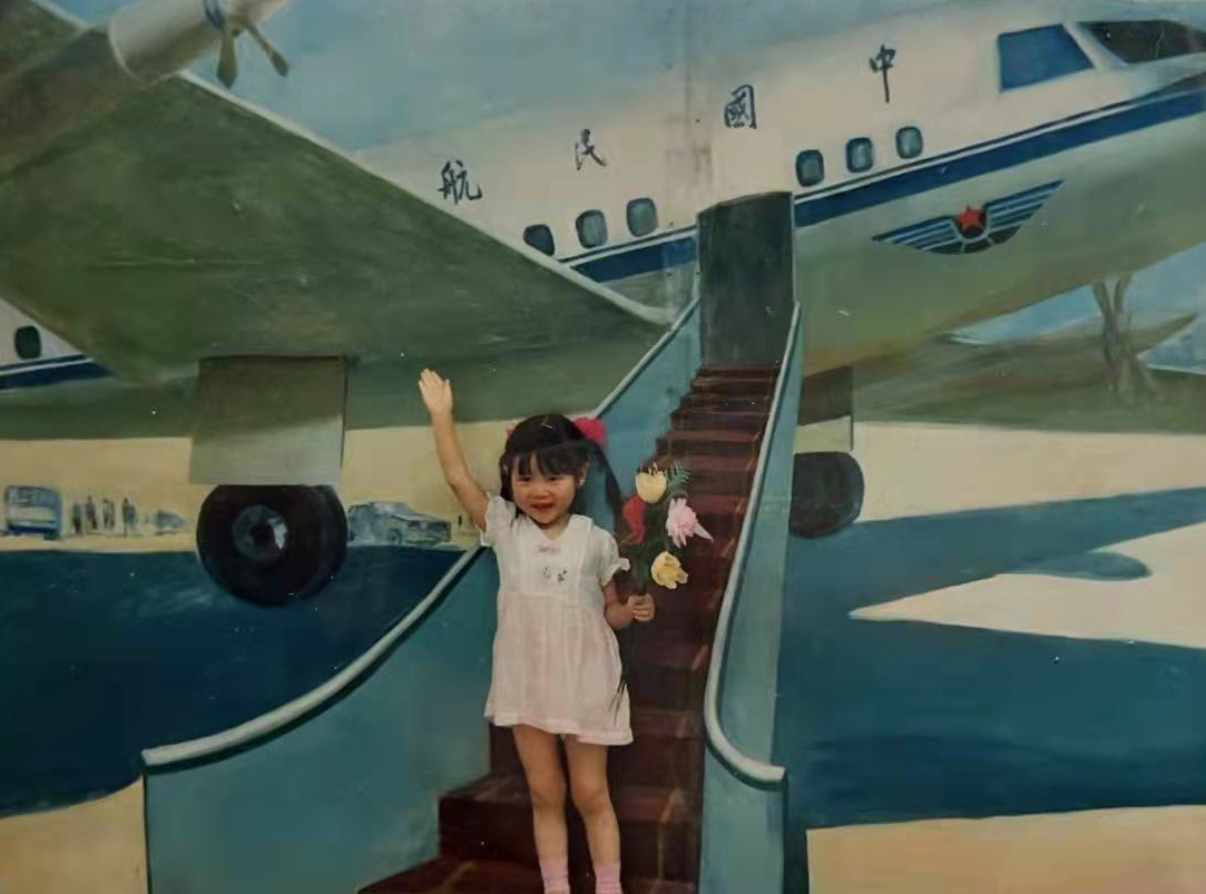 liulingidream's tweet image. 柳玲的重彩艺术创作，首先是东方的，又得益于受过严谨的西洋画体系训练，因此她很好的将重彩风韵和东方审美相互渗透，东方情趣和西方装饰构成设计相互碰撞，从而形成别具一格的重彩风格，厚中见韵，浓中见雅！
mp.weixin.qq.com/s?__biz=MzU1OD…