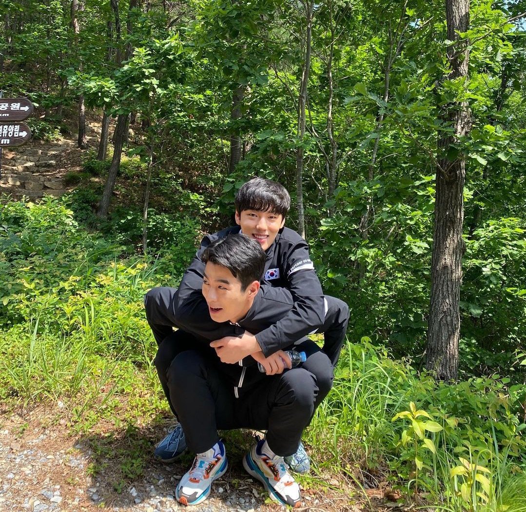forsonsangyeon's tweet photo. #SonSangYeon with #YoonHyunSoo during #RacketBoys filming 🏸

#손상연 https://t.co/sGBraM2bWe