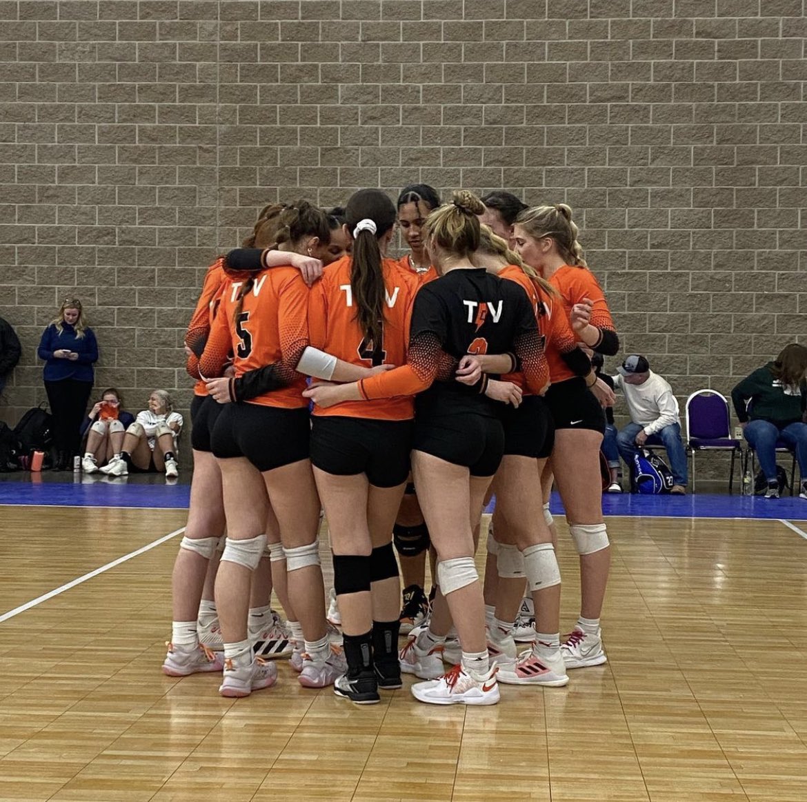 Layla Lenex tweet media