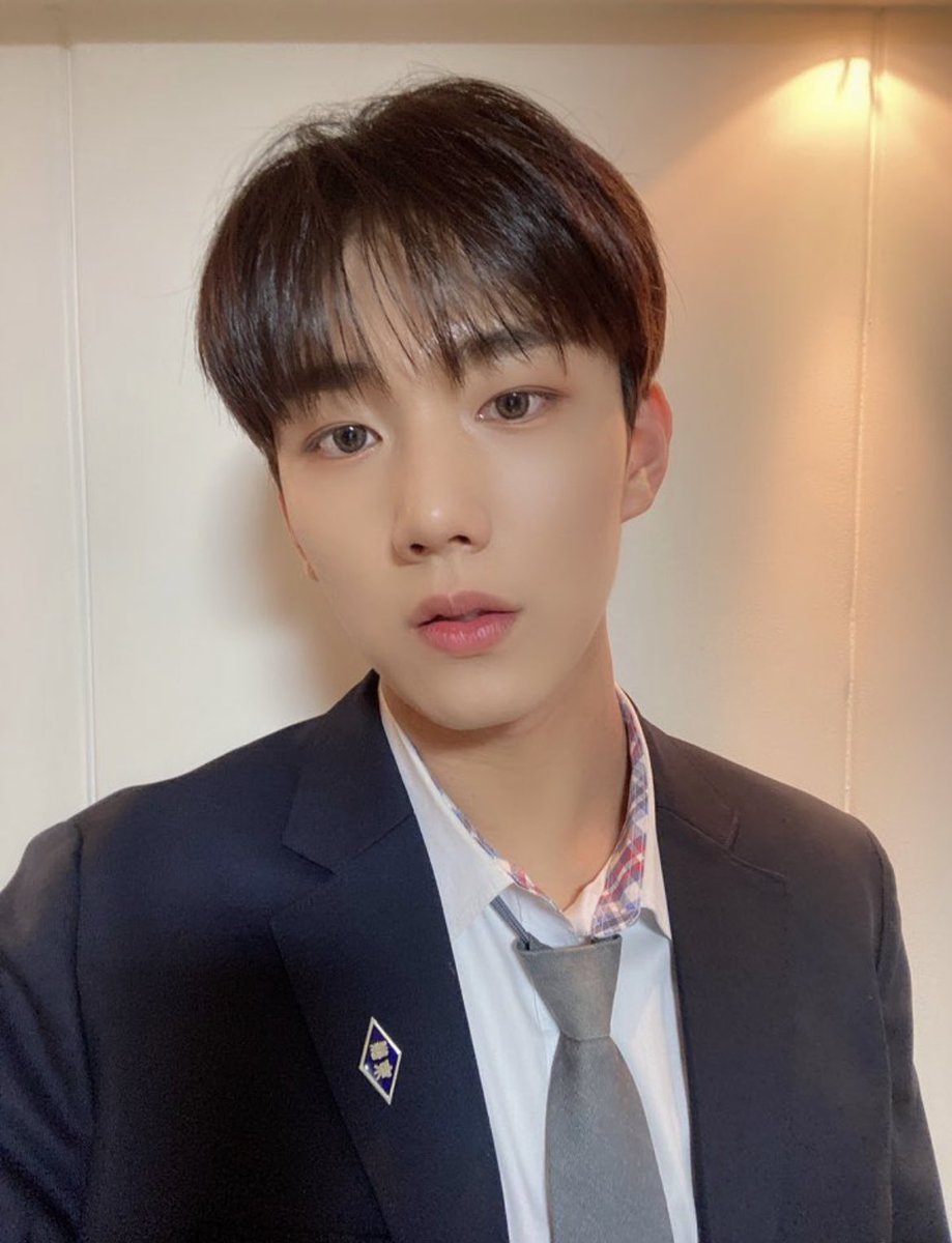 intakiecute's tweet photo. intak graduation day today 🥺 https://t.co/JA5UBQuIi9