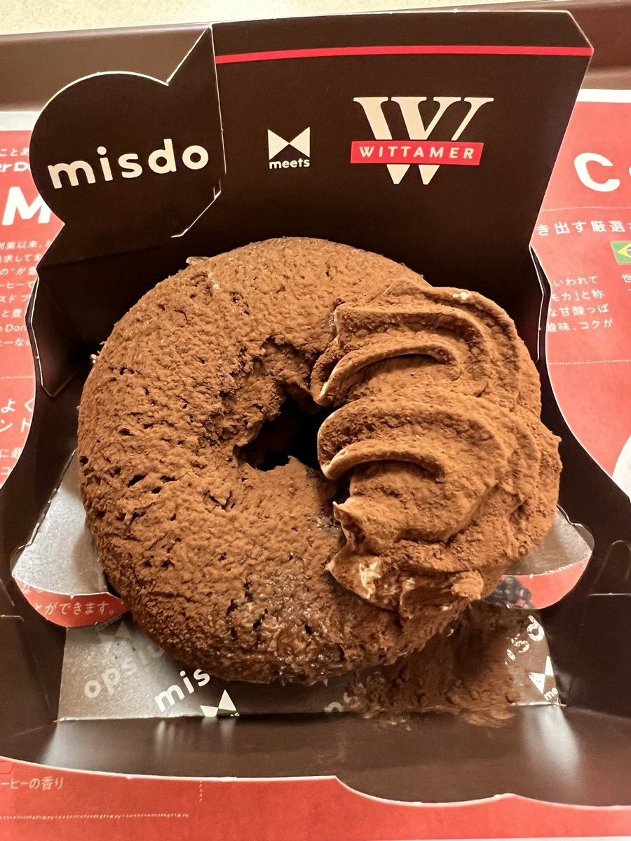 MainichiFoodie's tweet photo. ミスドのヴィタメールコラボ🍫
念願のノワゼットをゲット😂❤️

うん！美味しい🤩
本当に生地がしっとり柔らかくて
ケーキみたい😆💕
甘さもくどくなくて上品❗️

食べられて良かった〜✨

もたもたしてる間にバレンタインのハート型���ーナツも追加されて、食べたいものリストが満杯だ💦

どうしよー！ https://t.co/KxOf5NcQI8