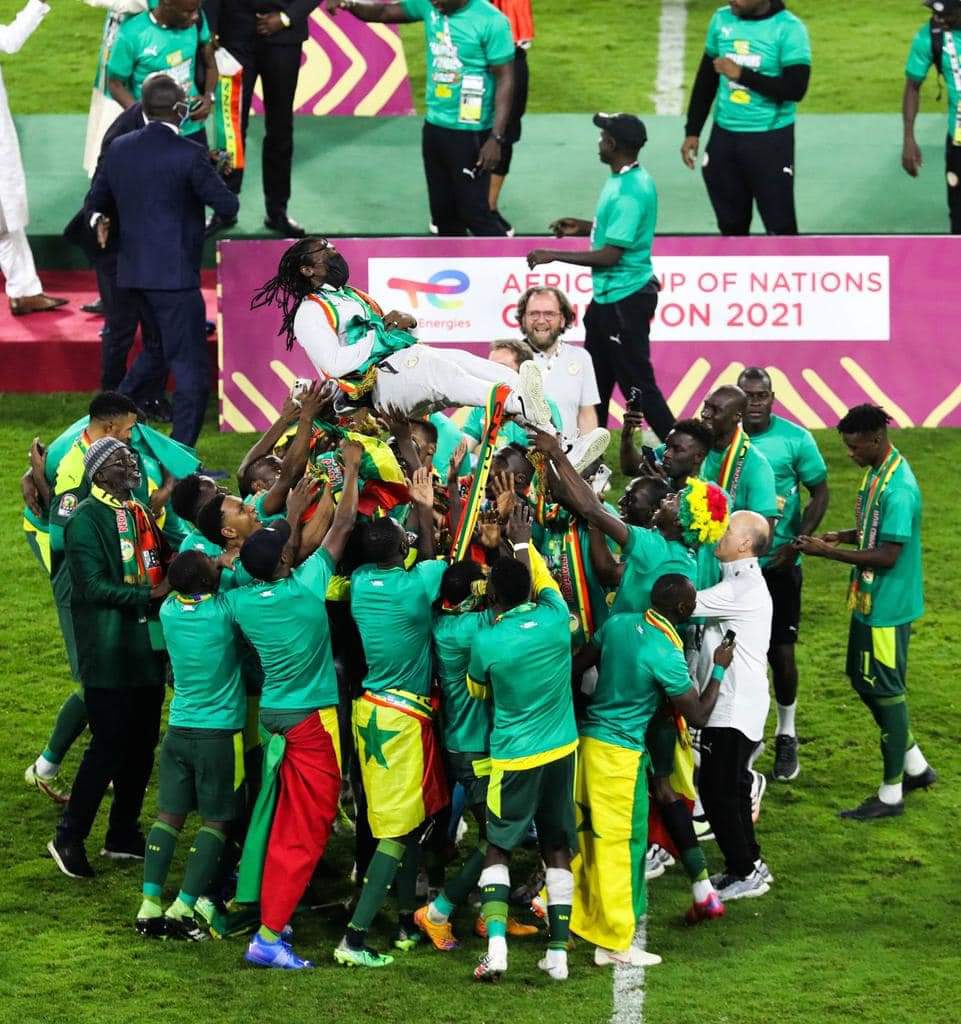 MeMoussaDIOP1's tweet photo. LIGGÈEY REK ! NDAM REK ! 💚🏆♥️ #TeamSenegal #TotalEnergiesAFCON2021 #kebetu https://t.co/zzAfuCPgu6