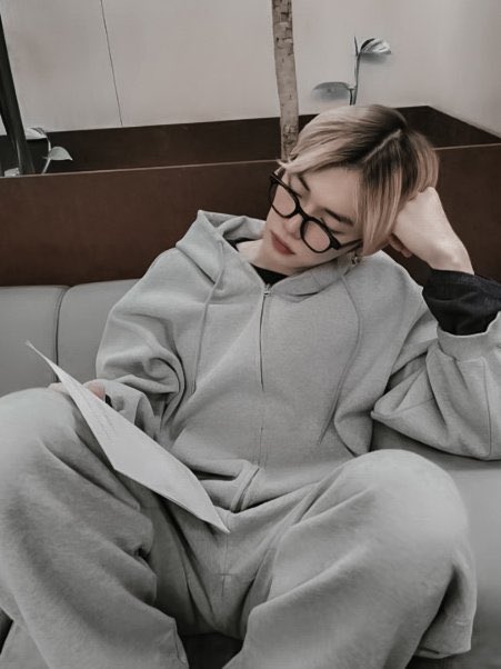 marron_amour's tweet photo. 연준이는 예나 지금이나 꾸준히 우디 계열을 즐겨 쓴다

블루 드 샤넬: 우디+아로마
르라보 어나더13: 우디+머스크
스쿠데리아 페라리: 우디+프루티 https://t.co/ZbCRVKNqpB