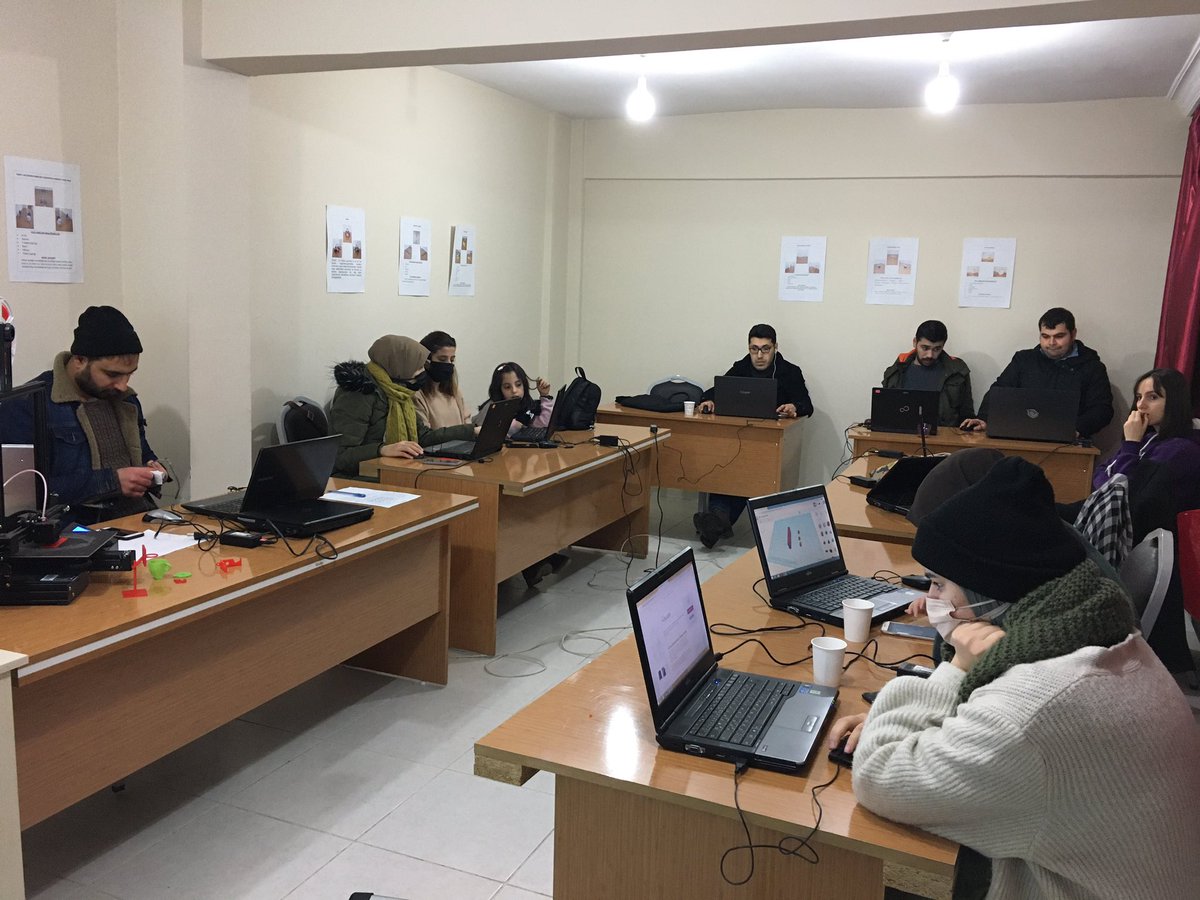 mus_stem's tweet photo. 3D tasarım ve üretim kursumuz öğretmenlerimizin katılımlarıyla tamamlandı. Öğretmenlerimiz kendi alanlarında ihtiyaç duydukları nesneleri ve materyalleri hazırlayabileceklerdir. 🤗 @MusMilliEgitim1 @EnverkV @TCMusValiligi @tcmeb #3dtasarım #bilişimleüretim #stem #arge #muş https://t.co/v5FpUlgbrA