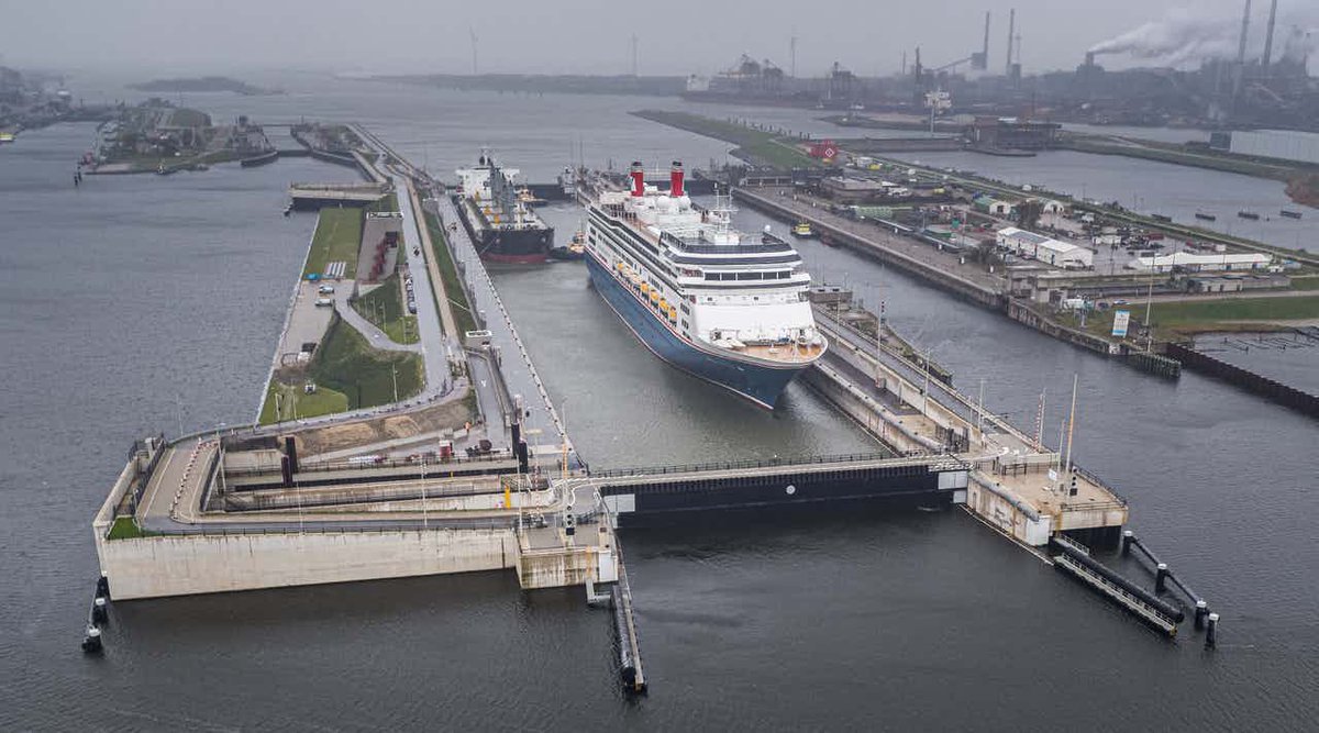 bartlvink's tweet photo. Nieuwe Zeesluis IJmuiden, zeetoegang @PortofAmsterdam, op drie na grootste haven v. Europa wordt geopend 🍾
https://t.co/FcO4tpE4XR

Samenwerking v @MinIenW @Rijkswaterstaat @RWS_WNN #OPENIJ @ProvincieNH @gemvelsen @AmsterdamNL 👍🏻

https://t.co/1ffxKaaMSX

https://t.co/7ugZgX7KXM https://t.co/iuZq2j8bRd
