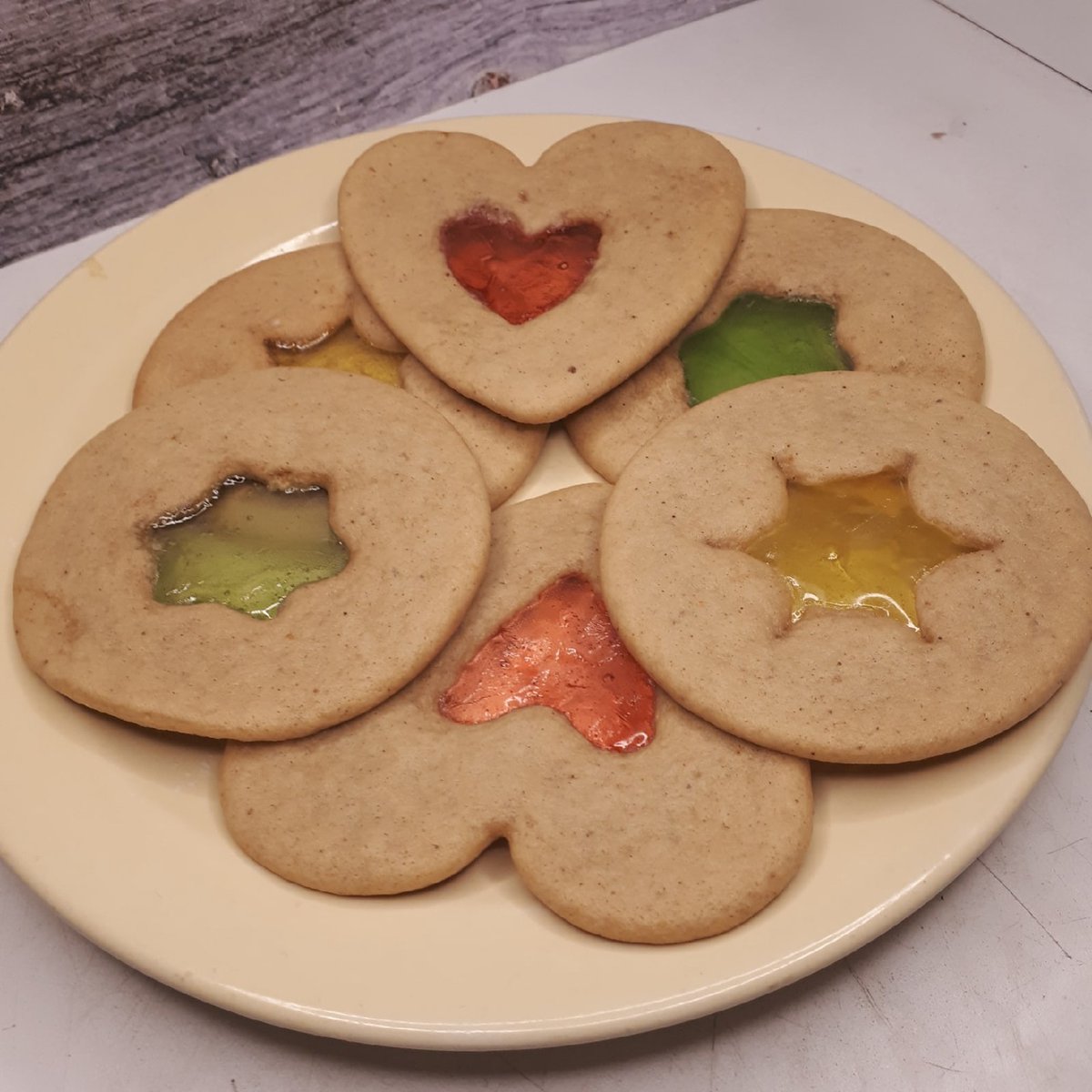 RosesTangled's tweet photo. Gingerbread with candy window for St. Valentines day
#nft #nftcake #nftbakery #nftartist #nftcommunity https://t.co/Qj2VCxWkpH