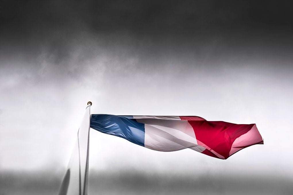 [𝗜𝗡 𝗠𝗘𝗠𝗢𝗥𝗜𝗔𝗠]

C'est avec une profonde tristesse que nous vous annonçons le décès de notre camarade Claude RUOCCO, Maréchal des Logis Chef au PSIG de DARDILLY décédé suite à un malaise cardiaque en position de service.