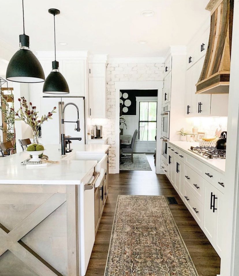 CavettoArc's tweet photo. ▫️▪️
What do you think?? Share this with you friends that would love to see this.. ✨
#blackconcept #architecture #renovation #remodel #realestate #design #decor #interiordesign
#design #blackhome https://t.co/WHk5bsDnq6