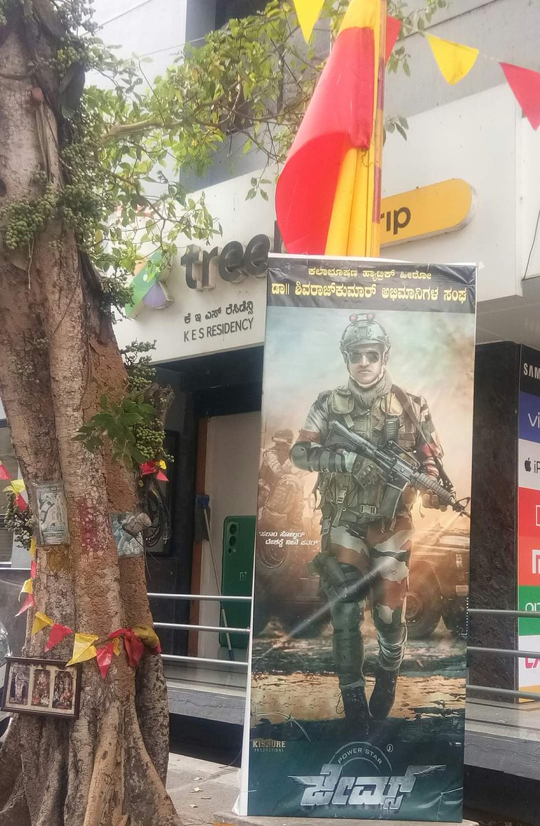 AppuYuvaFc's tweet photo. Craze kaa baap Appu Boss 💪✊🔥
#JamesHistoricEuphoriaBegins
#PuneethRajkumar #BoloBoloJames

@ashwinipuneet @yuva_rajkumar https://t.co/kCy2Y0t8jE
