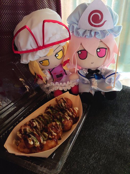 幽々子「紫がこれ食べて良いって。嬉しいわ」
紫「たこ焼きという外界の文化食よ」 