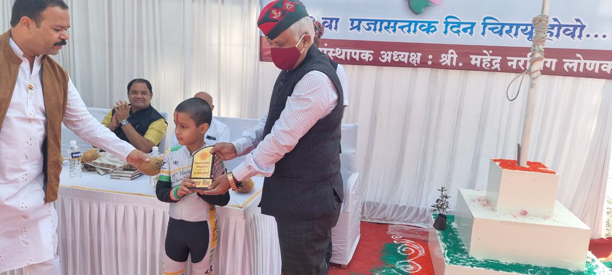 Vickypats66's tweet photo. #RepublicDay, A morning well spent.
Saluted the Tricolour.
Insisted a young child dressed as Soldier unfurls Tricolour along with me.
Exhort those present that it is #NationFirstAlwaysAndEveryTime.
Religion, Caste and Region are secondary.
@BJP4Maharashtra
@RSSorg https://t.co/9Unxf0ZV1R