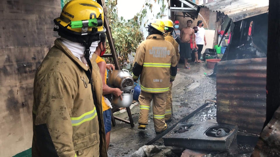 bsapasig's tweet photo. Sunod-sunod ang pagresponde ng BSA Fire Suppression Team sa mga fire incidents within & outside Pasig City. 🚒💦 Ngayong araw, muling nakiisa ang ating mga bumbero sa pagsugpo ng sunog sa Gutierrez Compound, Bagumbayan, Taguig City. 🔥
#ServiceBeyondBorders #TuloyAngSerbisyoBSA https://t.co/LRmavCURTR