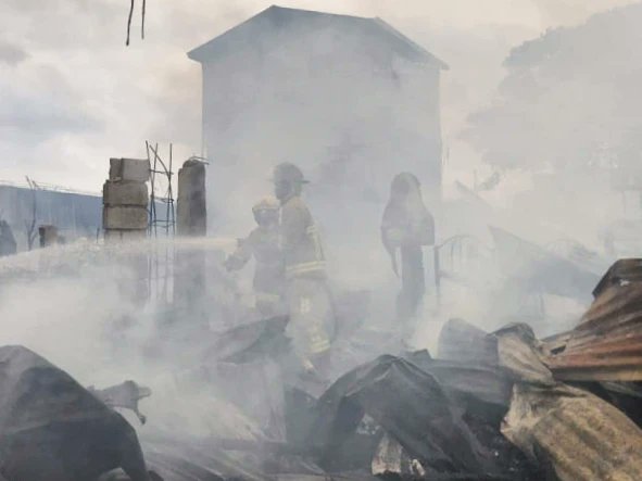 bsapasig's tweet photo. Sunod-sunod ang pagresponde ng BSA Fire Suppression Team sa mga fire incidents within & outside Pasig City. 🚒💦 Ngayong araw, muling nakiisa ang ating mga bumbero sa pagsugpo ng sunog sa Gutierrez Compound, Bagumbayan, Taguig City. 🔥
#ServiceBeyondBorders #TuloyAngSerbisyoBSA https://t.co/LRmavCURTR