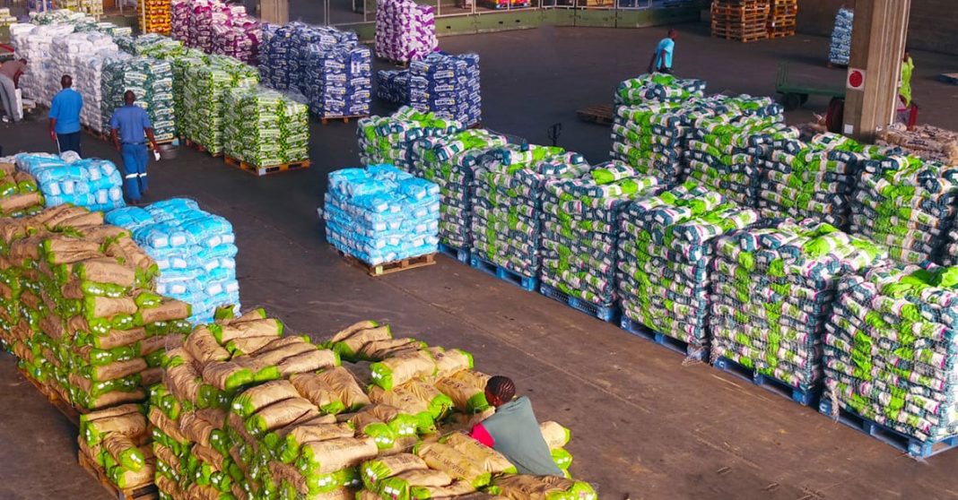 Bosikelele's tweet photo. The South Cluster team (Durban University of Technology and eThekwini Municipality) on a mission to convert agri-food waste into renewable energy at the Clairwood Bulk Market in Durban, SA.
@reffect_africa #renewables #Sustainability https://t.co/DBX9KmQrAi