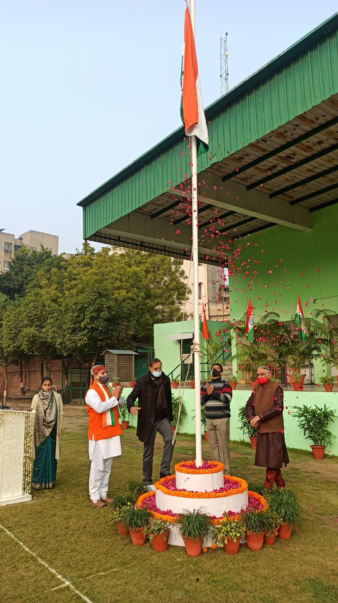 sr_aps's tweet photo. 'Be the change we wish to see in the world' Mahatma Gandhi.

73 rd Republic Day and flag unfurling ceremony at Ahlcon Public School, aiming to provide transformative education for a progressive society.@ashokkp @Ahlconpublic1 @sanjeevbansal06 @GanguliKuhu @MamthaSays https://t.co/Yfx8qy0DGY