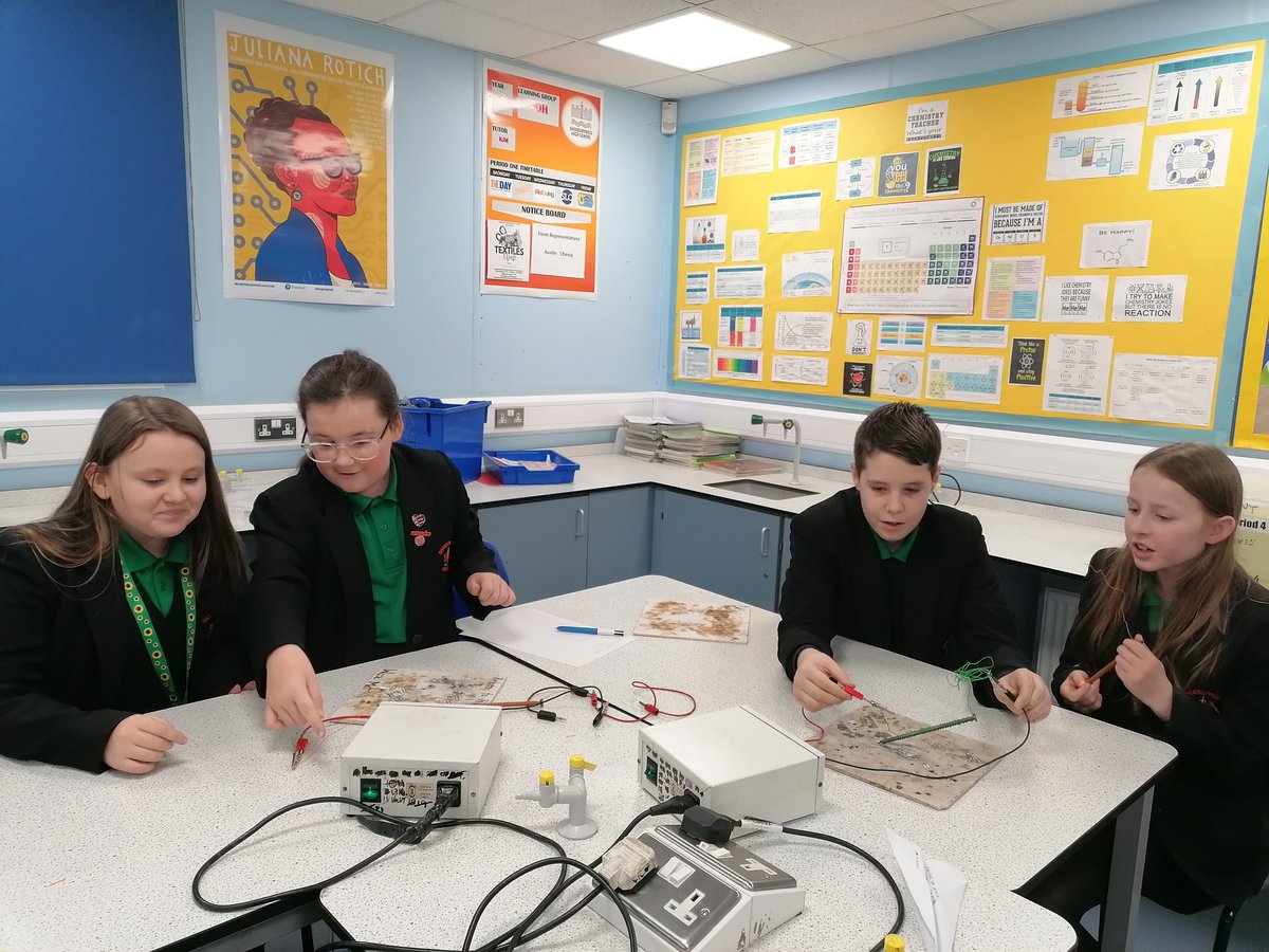 ScienceDep_SHS's tweet image. We had fun investigating the strength of an electromagnet in science club today.