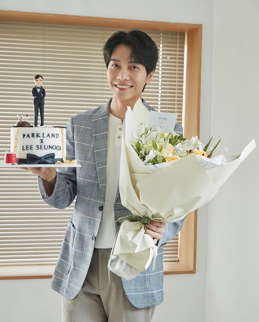 seunggi ig update 💝💐 preview of his romcom look ><

#이승기 #leeseunggi