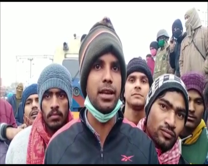 timesofindia's tweet photo. Gaya, Bihar | Aspirants vandalized train over alleged irregularities in Railway exam

CBT 2 exam date was not notified; no update on Railway exam which was notified in 2019...Result is still awaited...We demand cancellation of CBT 2 exam &amp; release of exam result: Protester (ANI) https://t.co/MGDOnThVuq