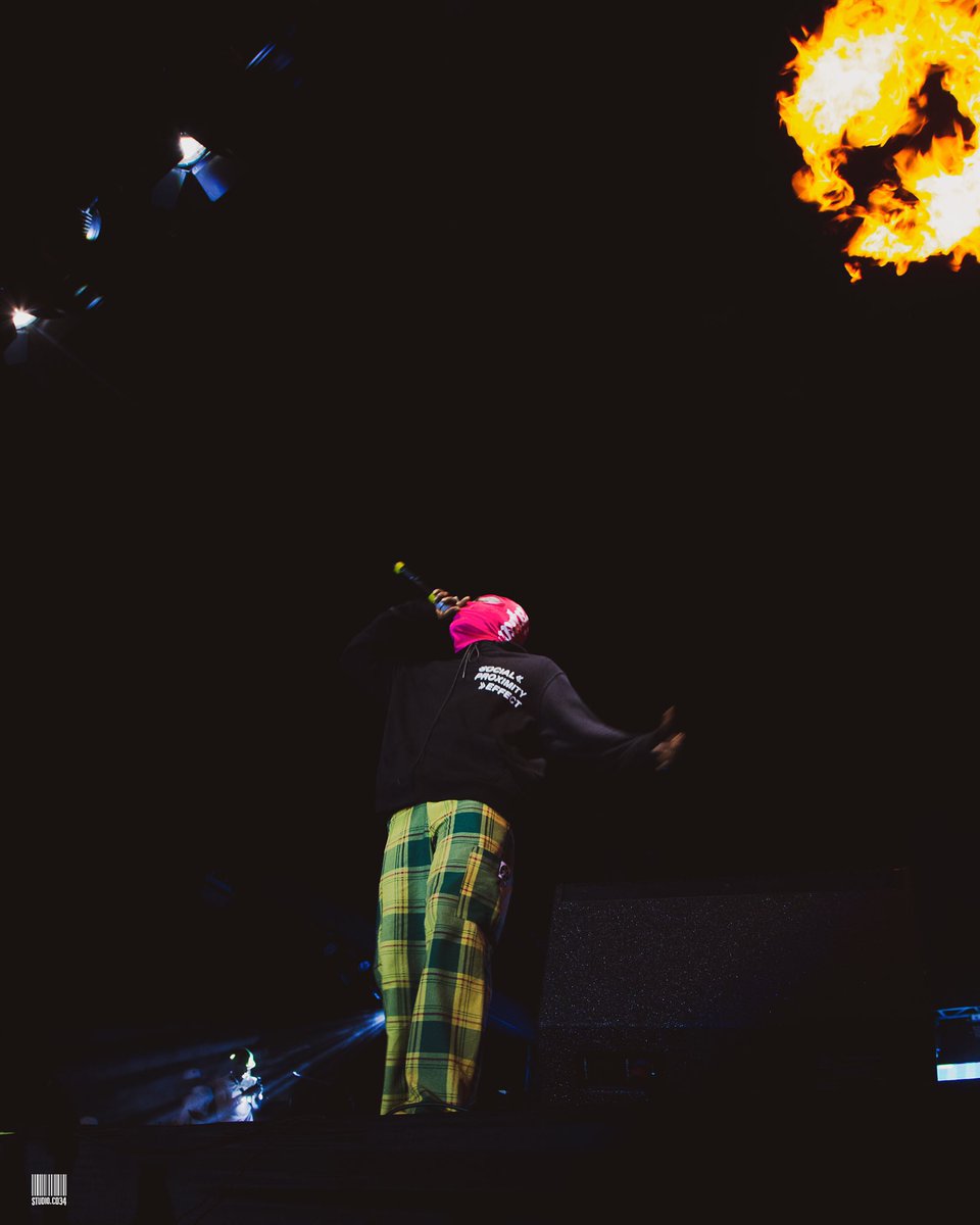 Oga_Tuzee's tweet photo. BE IMPECCABLE WITH YOUR WORD 
DON’T TAKE ANYTHING PERSONALLY 
NEVER MAKE ASSUMPTIONS 
AND ALWAYS DO YOUR BEST! 
- Omar Sterling. (@Paedeezy )

R2bees and friends 2021. @r2bees @mugeezxmugeez @Paedeezy 

Shot by Tuzee, 2021

#r2bees #GhanaMusic #Canon https://t.co/N3AMbdTEf7