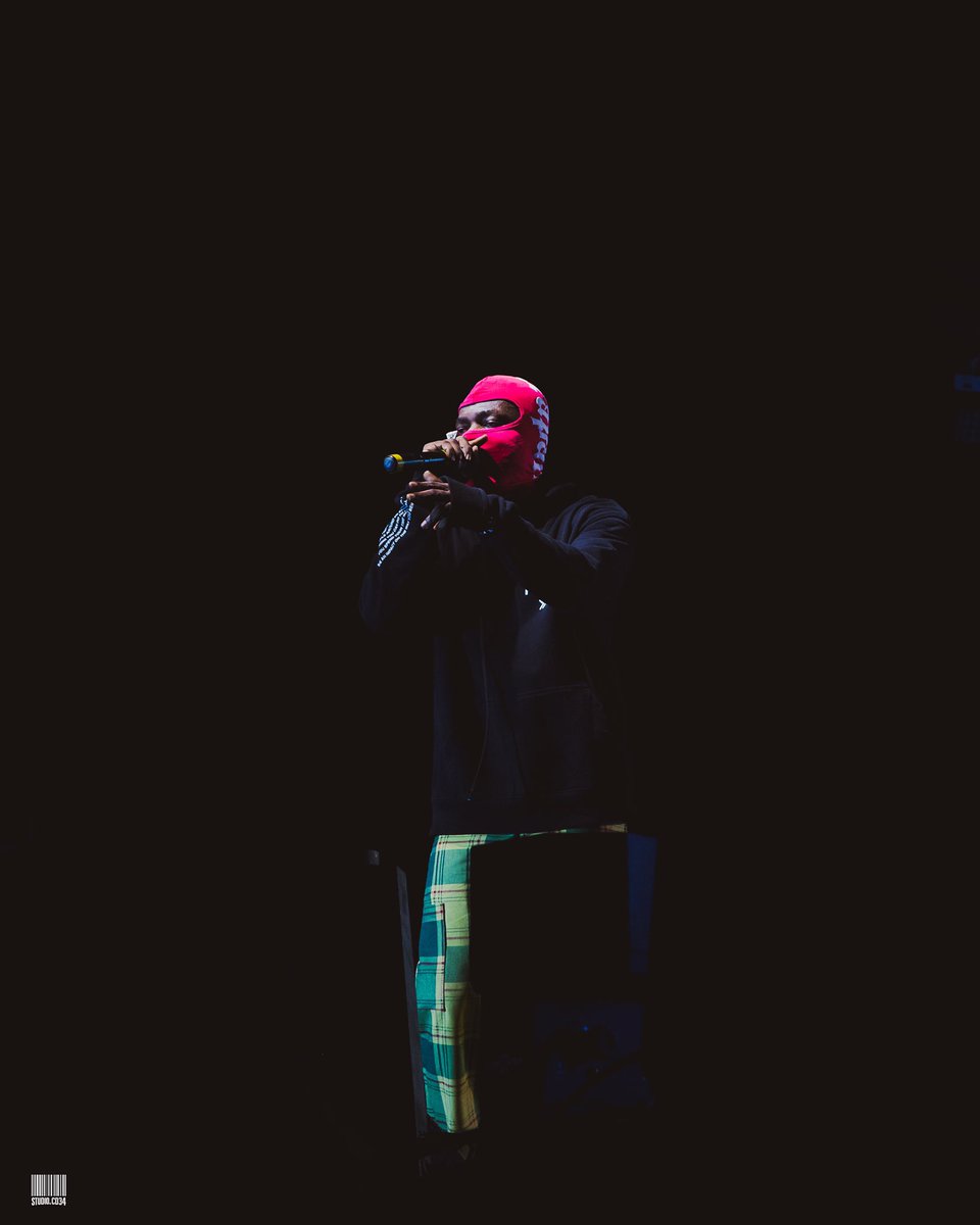 Oga_Tuzee's tweet photo. BE IMPECCABLE WITH YOUR WORD 
DON’T TAKE ANYTHING PERSONALLY 
NEVER MAKE ASSUMPTIONS 
AND ALWAYS DO YOUR BEST! 
- Omar Sterling. (@Paedeezy )

R2bees and friends 2021. @r2bees @mugeezxmugeez @Paedeezy 

Shot by Tuzee, 2021

#r2bees #GhanaMusic #Canon https://t.co/N3AMbdTEf7