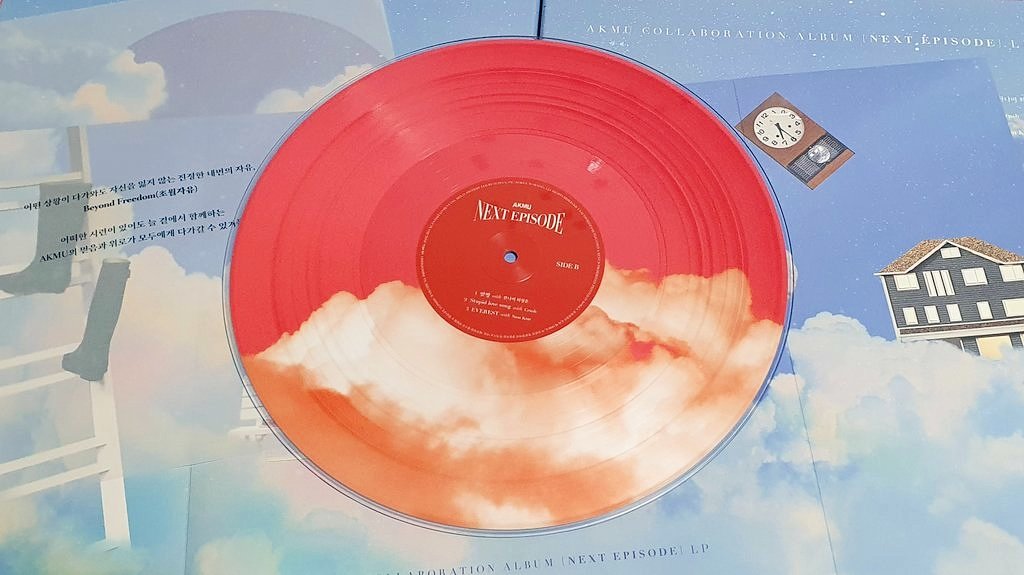 L7IO__'s tweet photo. AKMU - NEXT EPISODE LP https://t.co/4fbA5MD5yf