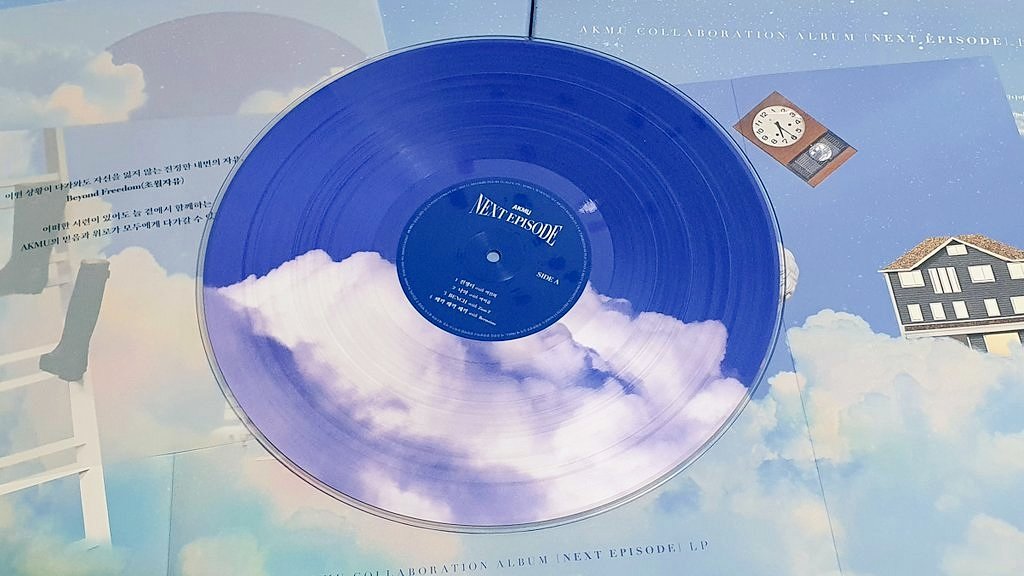 L7IO__'s tweet photo. AKMU - NEXT EPISODE LP https://t.co/4fbA5MD5yf