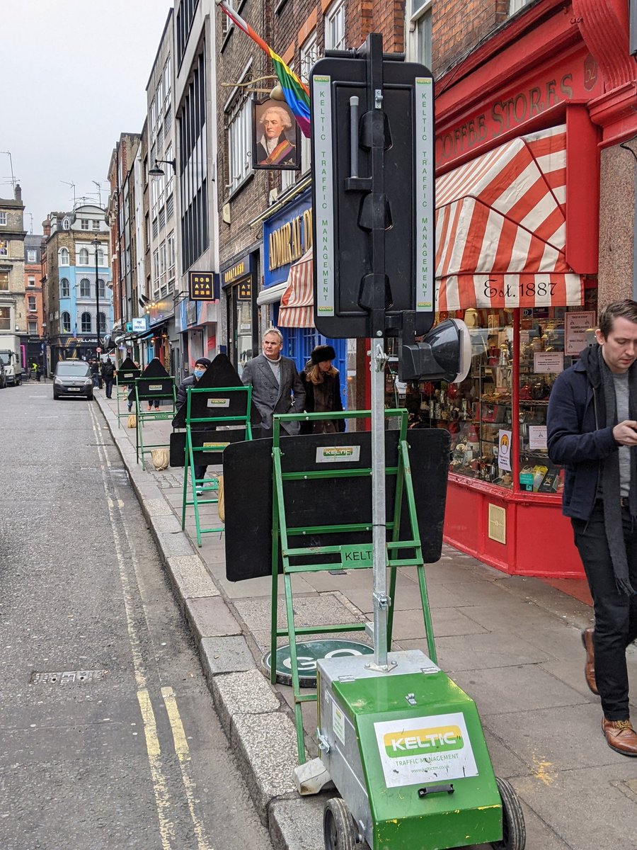 stateofsoho's tweet photo. Forgot to tweet yesterday but the bizarre traffic lights were back #OldComptonSt #DeanSt #Soho. Can anyone explain? @CampaignTim @jpdsoho @sohosocietyw1 ?? (Included superb use of pavement space for unnecessary signs.) https://t.co/mlDR2vKdWY