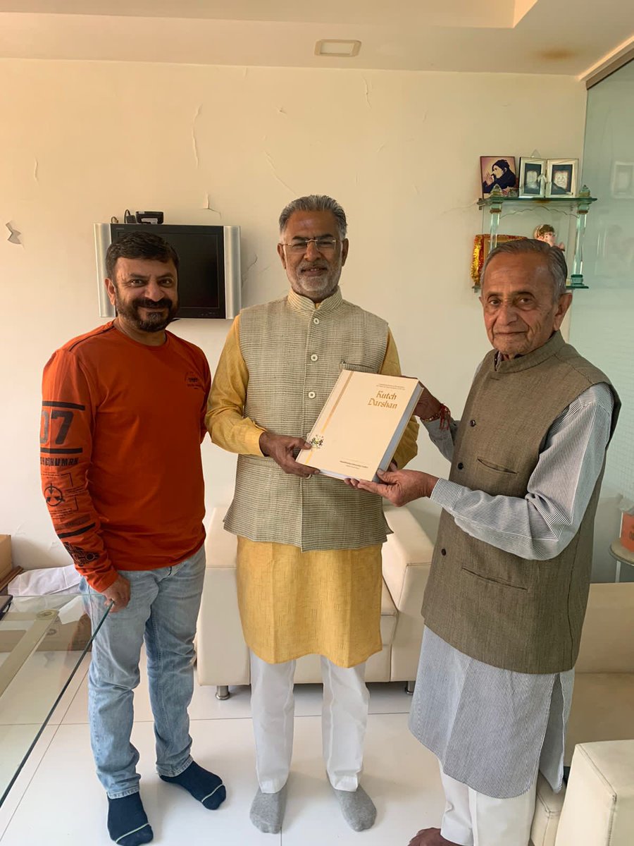 ajaygadhvi's tweet photo. આજરોજ કચ્છની પાવન ધરા પર પધારેલા ગુજરાત રાજ્ય ના મંત્રી શ્રી @kpvaghelabjp જી નું સ્વાગત @GadhviPushpdan સાથે કરવાનો અવસર પ્રાપ્ત થયો. અને કચ્છ સ્ટેટ ની અનપ્રગટ ઇતિહાસ ની કચ્છદર્શન પુસ્તક ની અંગ્રેજી આવૃત્તિ (કચ્છ સ્ટેટ ના રાજકવિશ્રી શંભુદાનભાઈ ગઢવી દ્રારા રચિત) અર્પણ કરેલ. https://t.co/2C4gSNMevF