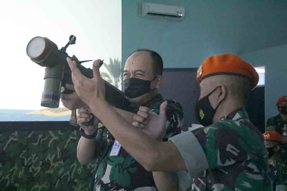 Jatosint's tweet photo. 25/1/2022
Indonesian Air Force #TNIAU QRF/SF #PASGAT #PASKHAS QW-3 #MANPADS missile and simulator
📸Paskhas https://t.co/cHO6vWcYKs