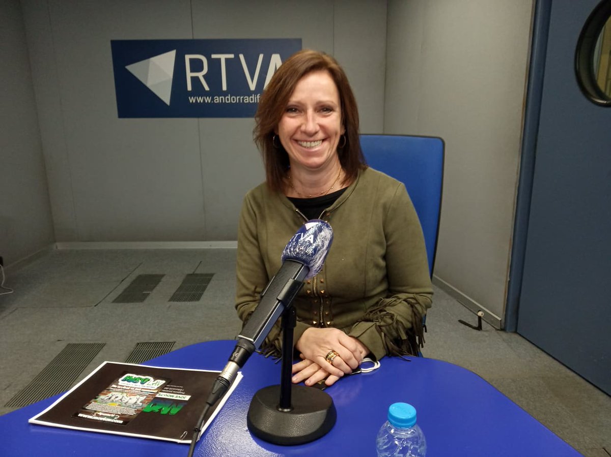 rtvandorra's tweet photo. ▶️#Endirecte a @ElsmatinsRNA parlem de @movlav22, la iniciativa del @comusantjulia per implicar els #joves en la societat. 
🎙️Òscar Royo entrevista la cònsol menor @MireiaCodina2, i el filòsof i organitzador de l'esdeveniment, David Murias.
📡RNA, ATV i https://t.co/klszZHxKGR https://t.co/KmrPiYUOk4